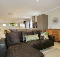 Seal 4 Bedroom House by Shoalwater Executive Homes - C Tourism