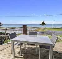 Shemara - Idyllic East Beach property with multiple living areas - C Tourism