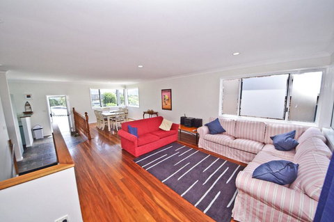 Shiloh Holiday House, 14 East Street - C Tourism 3