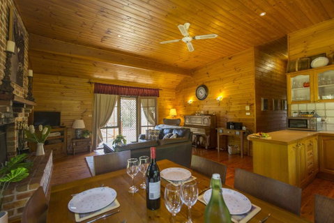 Silky Oak Cottage - C Tourism 2
