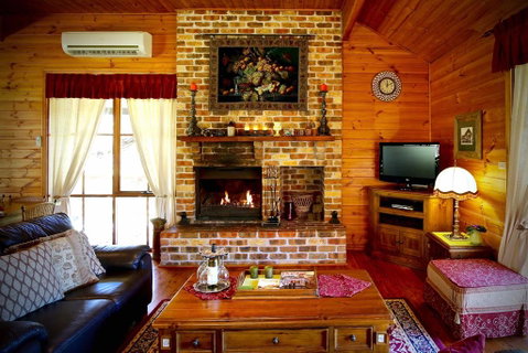 Silky Oak Cottage - C Tourism 1