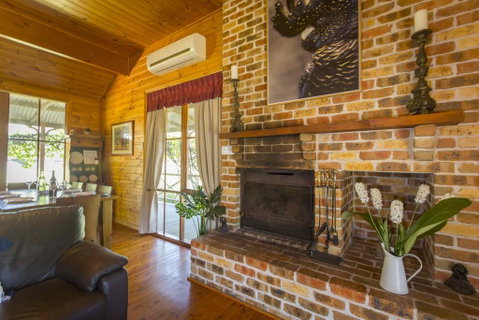 Silky Oak Cottage - C Tourism 3
