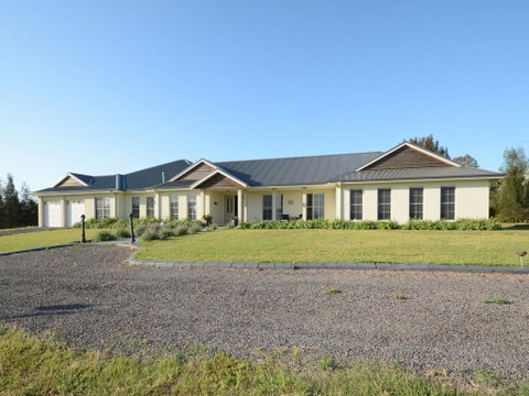 Silver Springs 6br Luxury Homestead With Wifi, Pool. Fireplace, Views, Olives And Space - C Tourism 2