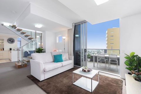 SK1 - Spotless 2BR SkyHome Long Stays Welcome - C Tourism 3