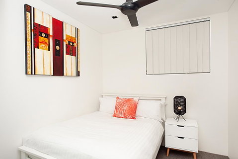 Sleek Modern Apartment In The Heart Of Manly - C Tourism 3