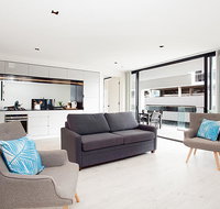 Sleek modern apartment in the heart of Manly - C Tourism