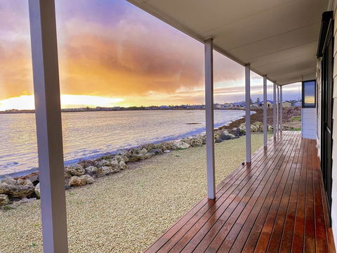 Smart Beach House @ Pelican Point - C Tourism 0