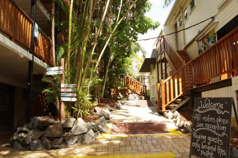Somewhere To Stay Backpackers - C Tourism 1