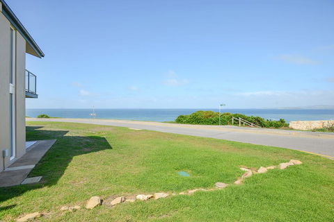 South Seas Beachfront Apartments - C Tourism 1
