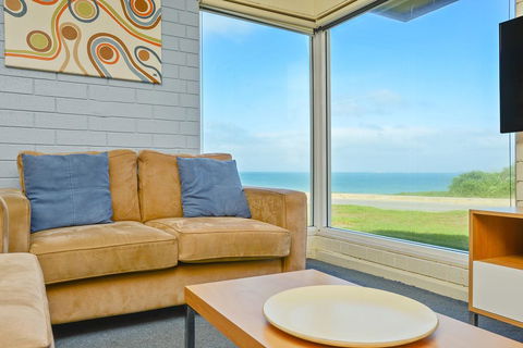 South Seas Beachfront Apartments - C Tourism 2