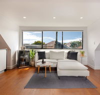 Spacious 2 Bed House 2 AC and Free Street Parking - C Tourism