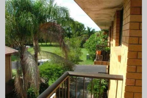 Spacious 2 Bedroom Beach Side Apartment - Close To Shopping Centre With Coles, Health Food Shop, Sushi, Pizza, Cafes, Hairdresse - C Tourism 3