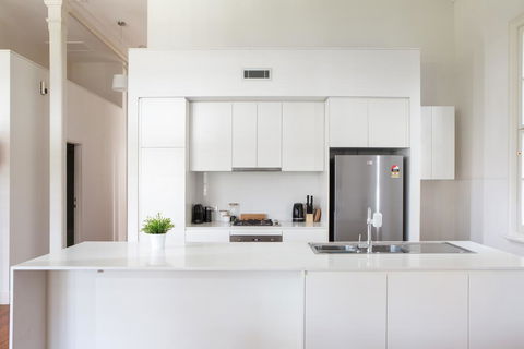 Spacious 2-bed, 2-bath Home With Parking And Balcony - C Tourism 3