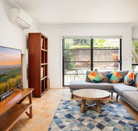 Spacious Home in the Heart of Avalon Beach - C Tourism