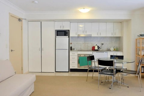 Spacious Studio By The Beach In Manly - C Tourism 1