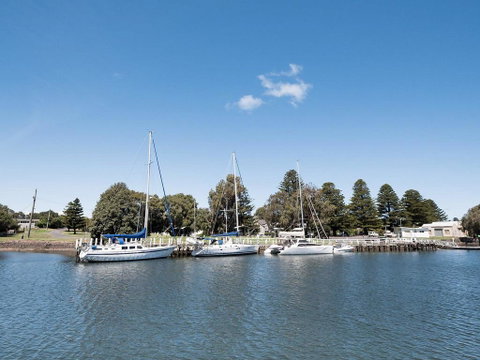 Spinnakers Waterfront - C Tourism 2