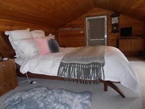 Springmead Rustic Cabin - C Tourism 2