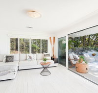 Stunning Oceanview Retreat Between Beach and Bush - C Tourism