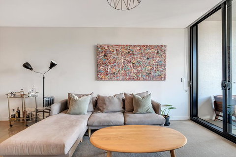 STYLISH CAMPERDOWN APARTMENT And PARKING INC - C Tourism 2