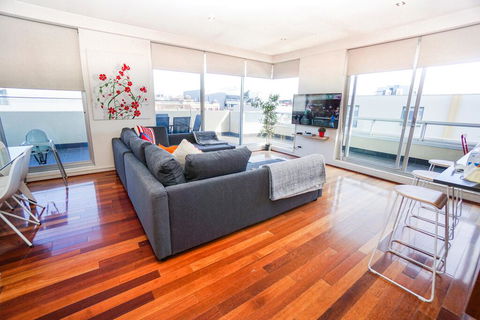 Stylish Modern 3BD Retreat At An Amazing Location - C Tourism 0