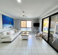 STYLISH RESIDENCE LARGE PRIVATE YARD - CLOSE TO DREAMWORLD - C Tourism