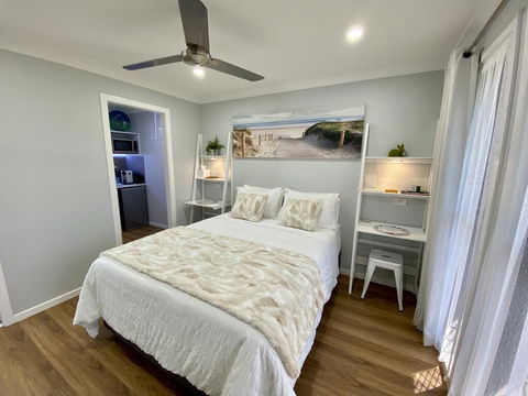 STYLISH UNIT - CLOSE TO DREAMWORLD - C Tourism 1