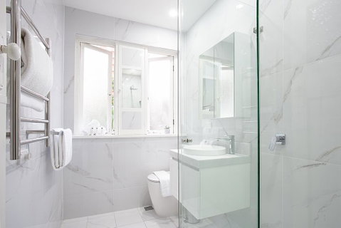 Sunlit 2-bed Apartment Metres From The Beach - C Tourism 3