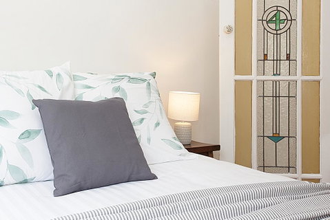 Sunlit 2-bed Apartment Metres From The Beach - C Tourism 1