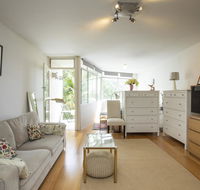 Sunlit studio in the trees walk to the beach - C Tourism