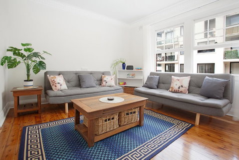 Sunlit 2-bed Apartment Metres From The Beach - C Tourism 0