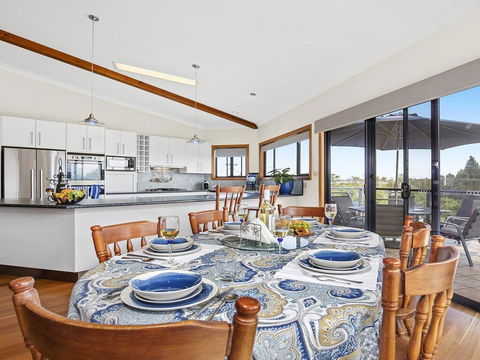 SunRay On Orama - Spacious With Great Views - C Tourism 3