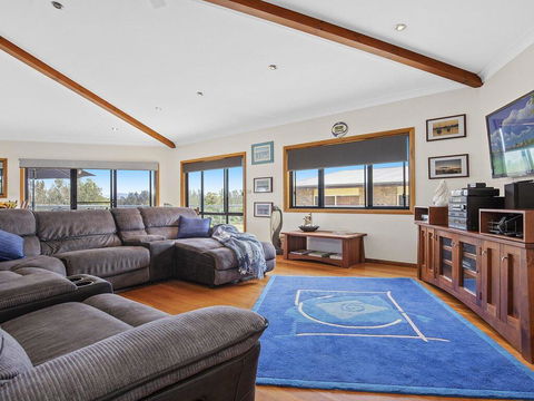 SunRay On Orama - Spacious With Great Views - C Tourism 2