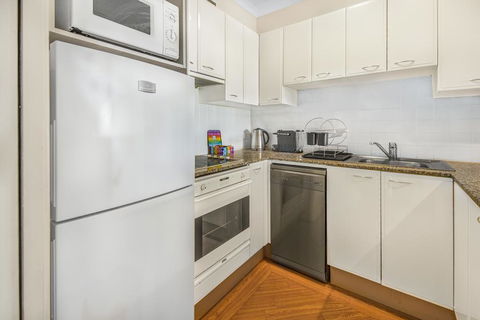 Super Convenient Apartment With Garden Views - C Tourism 3