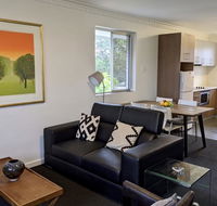Superb 2 BR Apartment Minutes to CBD- Cen8 - C Tourism