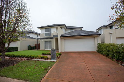 Superb Luxe 5BR House@Point Cook Near Lake - C Tourism 0