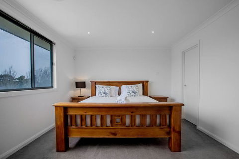 Superb Luxe 5BR House@Point Cook Near Lake - C Tourism 1