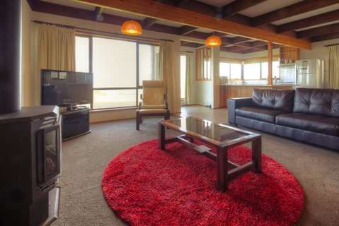 Swimmers Rest - Uninterrupted Panoramic Ocean Views - 1 Bedroom - C Tourism 2