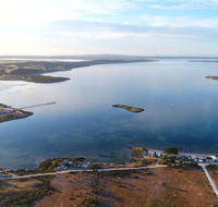 Tall Pines Beach House at Mount Dutton Bay part of Coffin Bay waterways - C Tourism