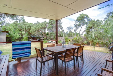 Tasman Surf House - So Close To The Beach - C Tourism 1