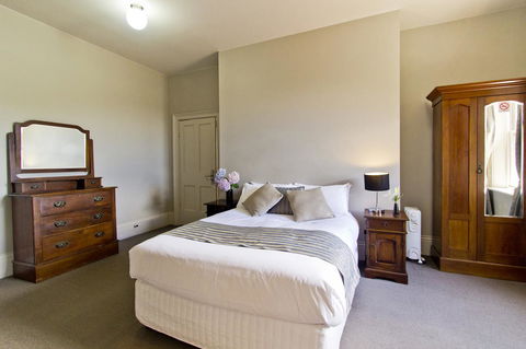 Deloraine Hotel - C Tourism 26