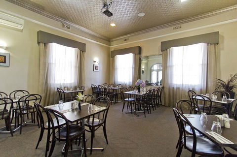 Deloraine Hotel - C Tourism 30