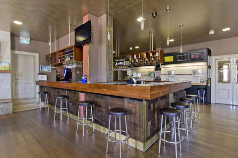 Deloraine Hotel - C Tourism 15