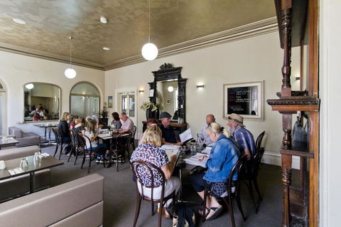 Deloraine Hotel - C Tourism 10