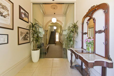 Deloraine Hotel - C Tourism 3