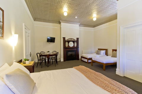 Deloraine Hotel - C Tourism 1
