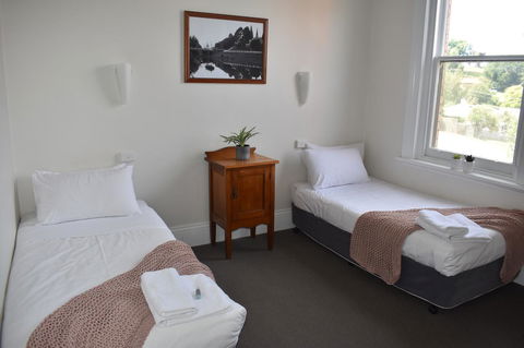 Deloraine Hotel - C Tourism 8