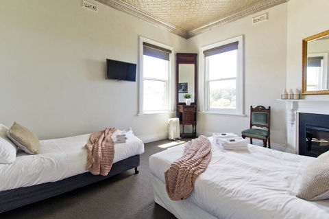 Deloraine Hotel - C Tourism 21