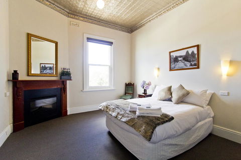 Deloraine Hotel - C Tourism 6