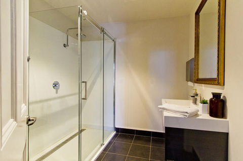 Deloraine Hotel - C Tourism 7