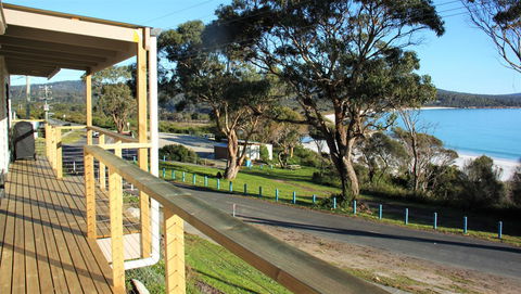 KINGFISHER COTTAGE Beachfront At The Binalong Bay - C Tourism 8